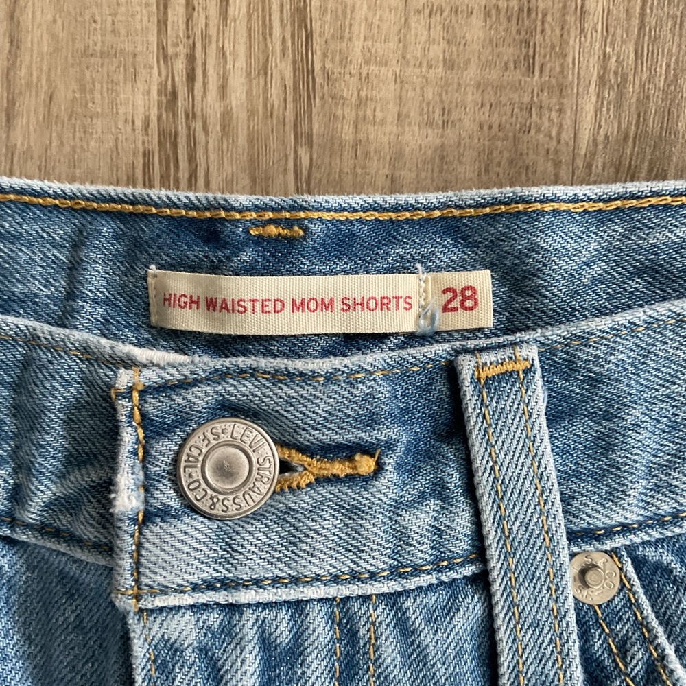 LEVIS HIGH WAISTED MOM JEANS SIZE 28 - Picture 3 of 4